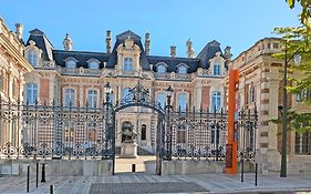 Maison A Deux Mains